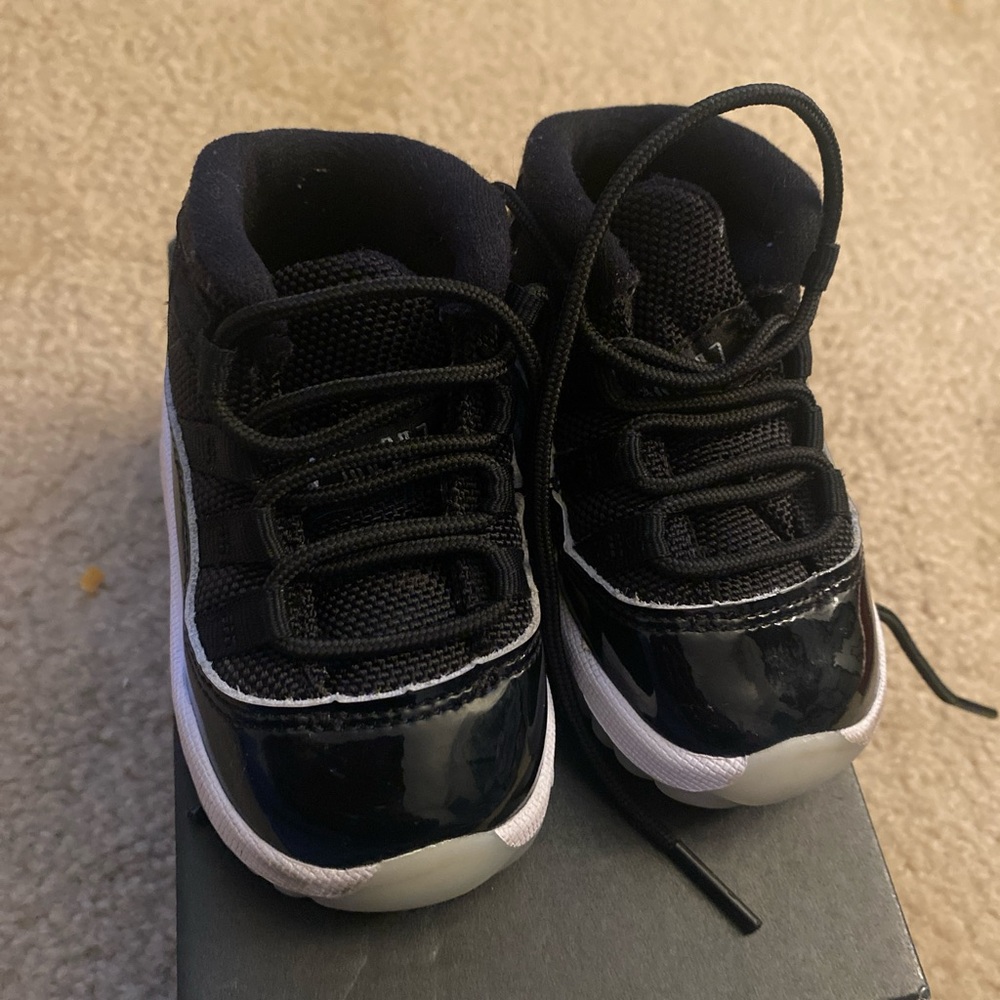 Toddler Black Patent Jordan 11 Sneakers - Youth Classic
